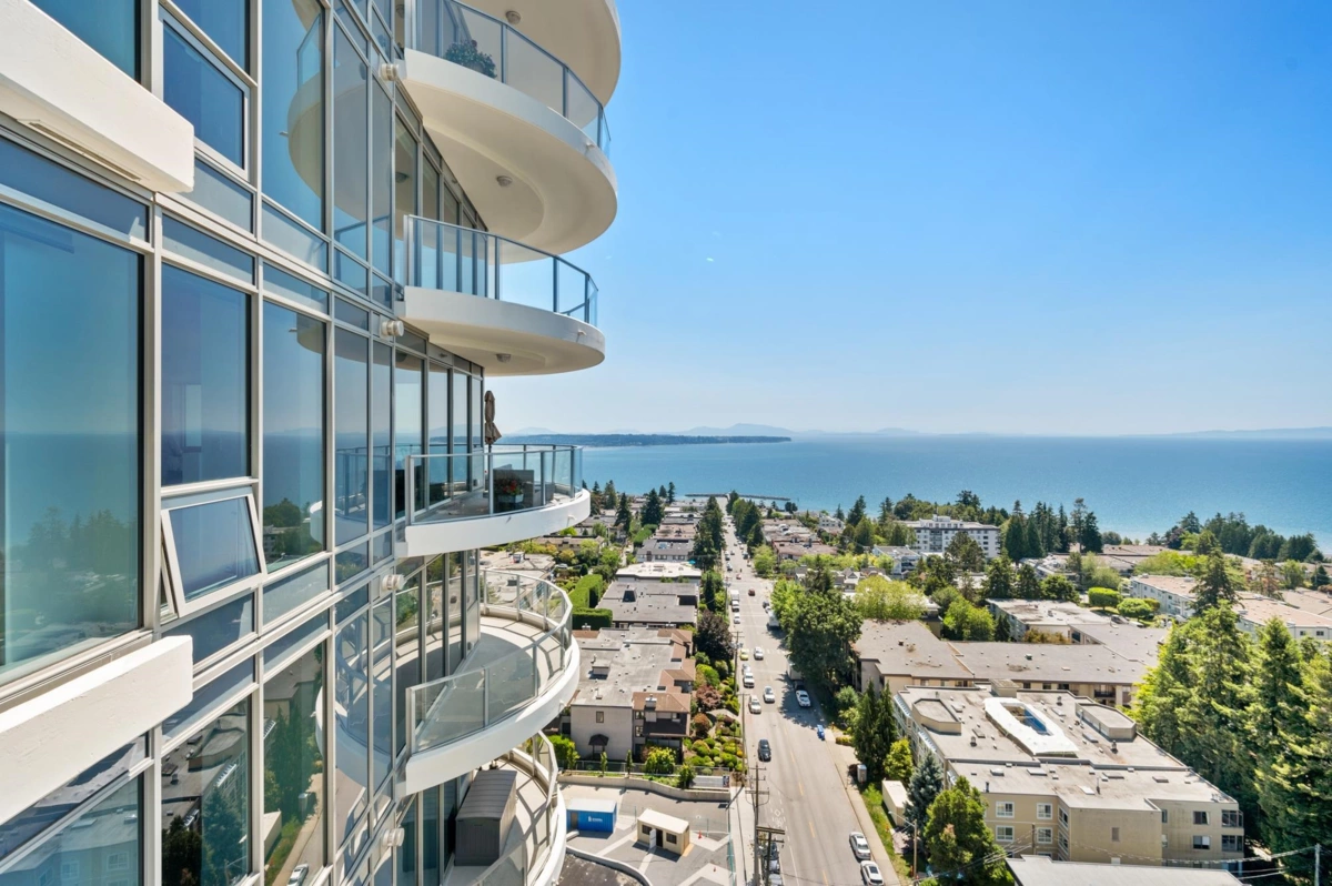 Swimming Pool Photo of 1601 1500 Martin Street, White Rock, BC