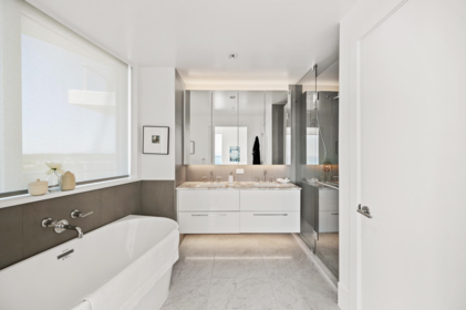 Hallway Photo of 1601 1500 Martin Street, White Rock, BC