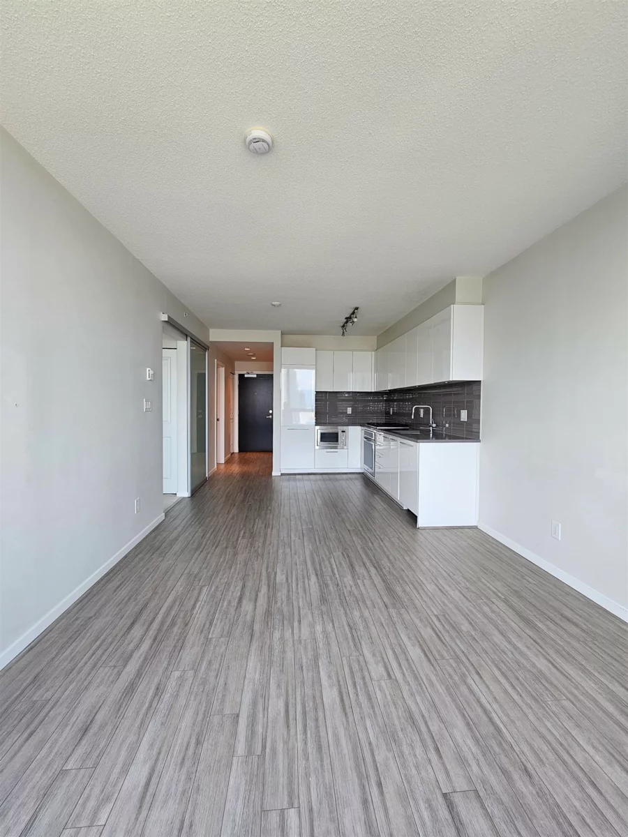 Walk-In Closet Photo of 1208 6658 Dow Avenue, Burnaby, BC