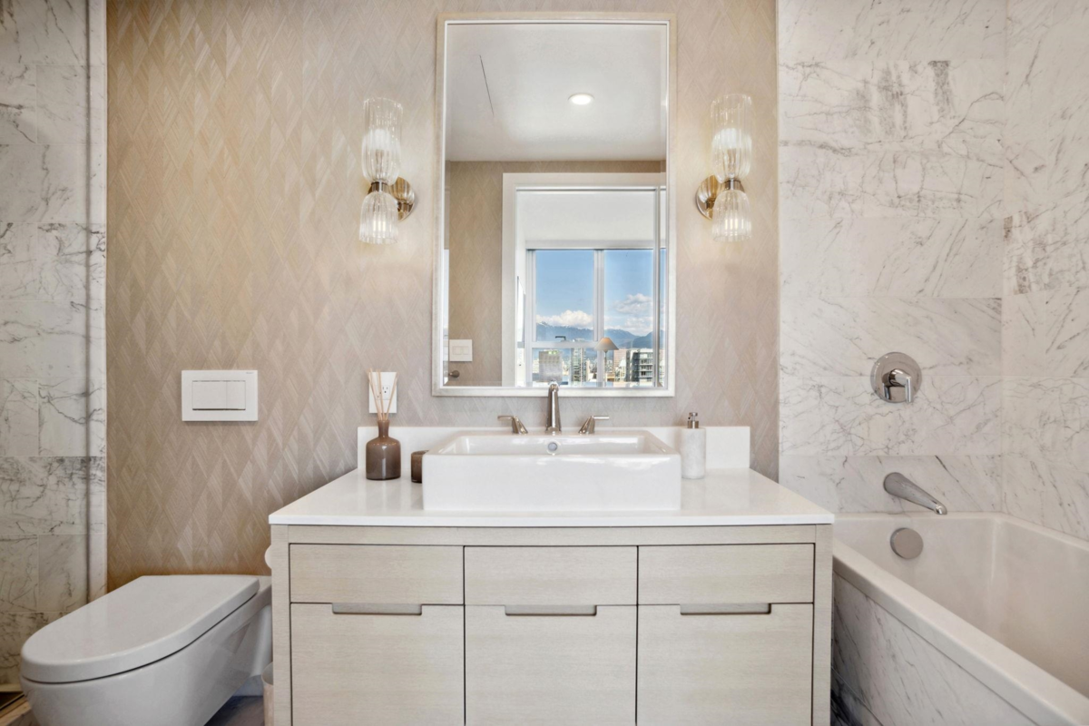 Laundry Room Photo of 4903 1480 Howe Street, Vancouver, BC