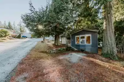 20 1416 North Road, Gibsons, BC, Gibsons & Area — 3 bed manufactured home for sale