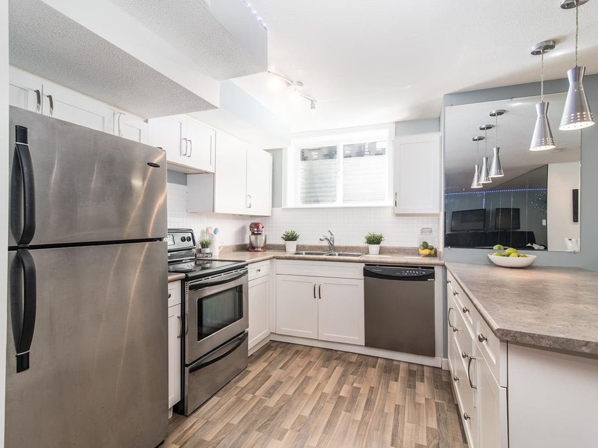 Hallway Photo of 14579 33b Avenue, Surrey, BC