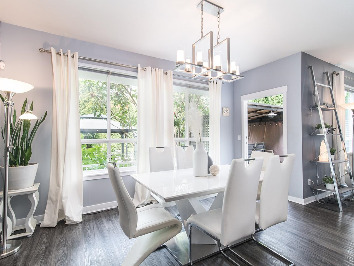 Kitchen Island Photo of 14579 33b Avenue, Surrey, BC