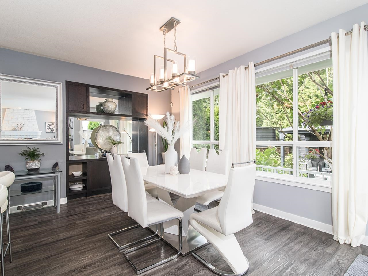 Kitchen Photo of 14579 33b Avenue, Surrey, BC