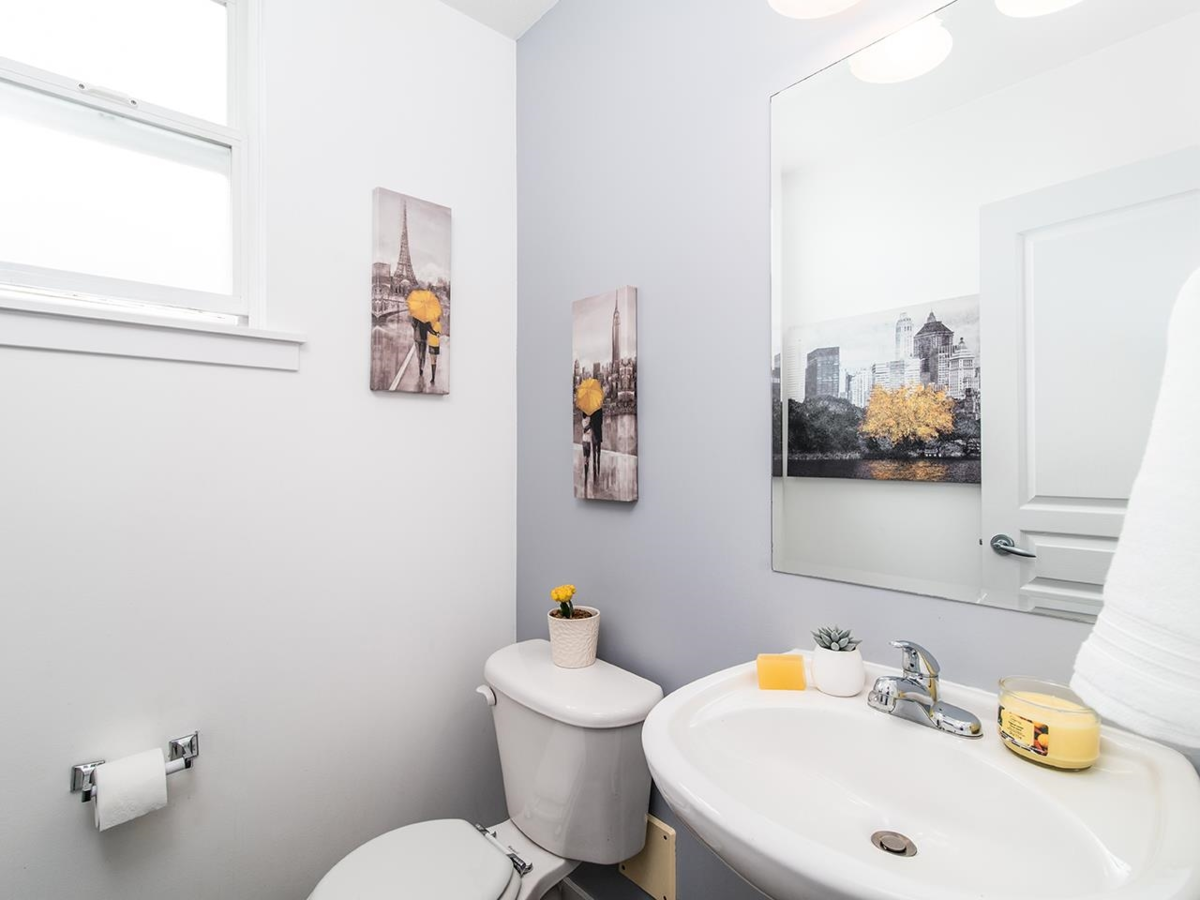 Primary Bathroom Photo of 14579 33b Avenue, Surrey, BC