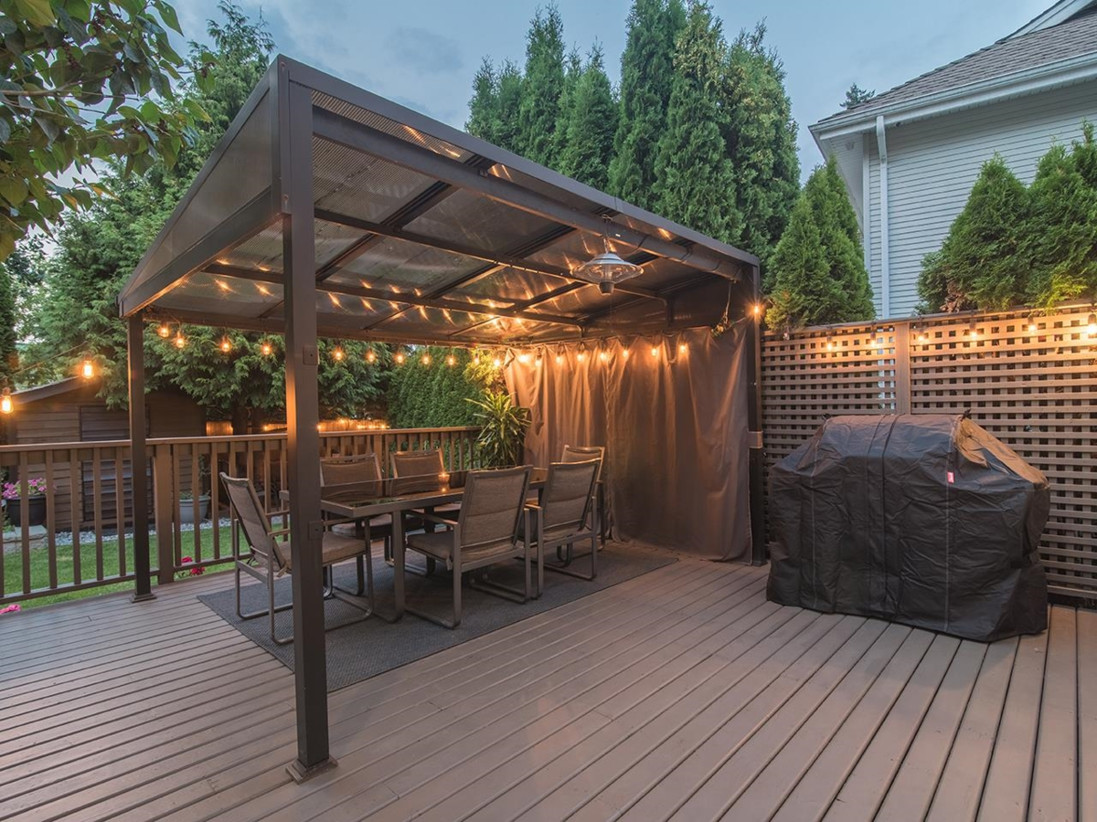 Swimming Pool Photo of 14579 33b Avenue, Surrey, BC