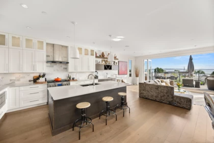Kitchen Island Photo of 14712 Mcdonald Avenue, White Rock, BC
