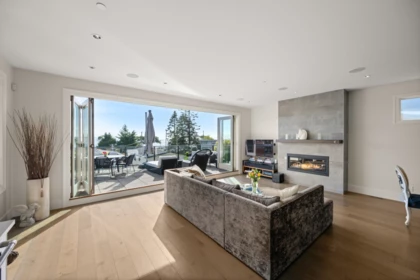 Kitchen Photo of 14712 Mcdonald Avenue, White Rock, BC