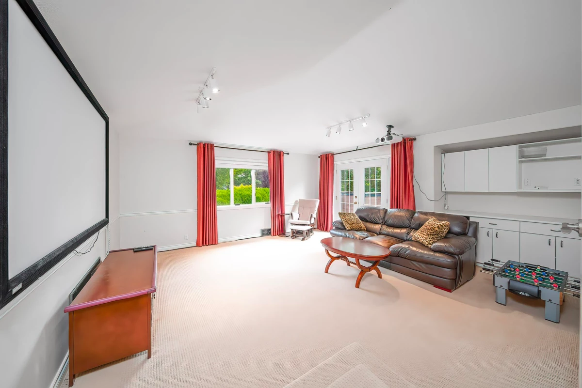 Garden / Landscaping Photo of 2099 132a Street, Surrey, BC