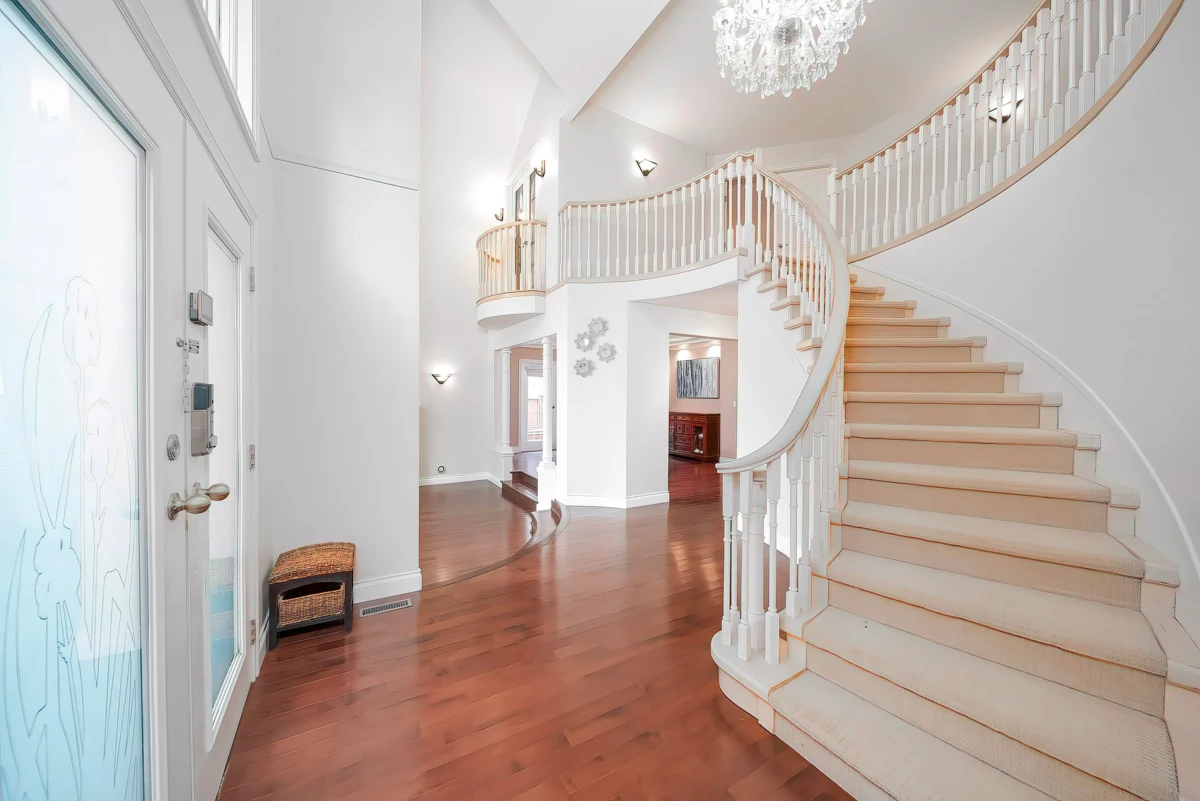 Kitchen Island Photo of 2099 132a Street, Surrey, BC