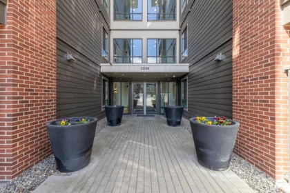 204 33540 Mayfair Avenue, Abbotsford, BC, Abbotsford — Apartment/Condo for sale