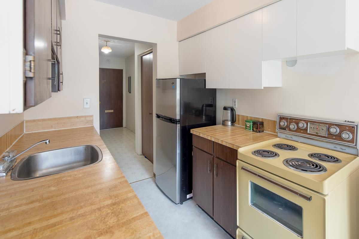 Guest Bathroom Photo of 106 5127 Irving Street, Burnaby, BC