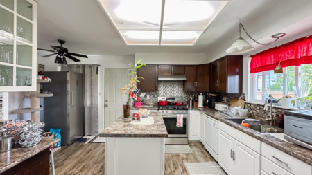 Breakfast Nook Photo of 11590 140a Street, Surrey, BC