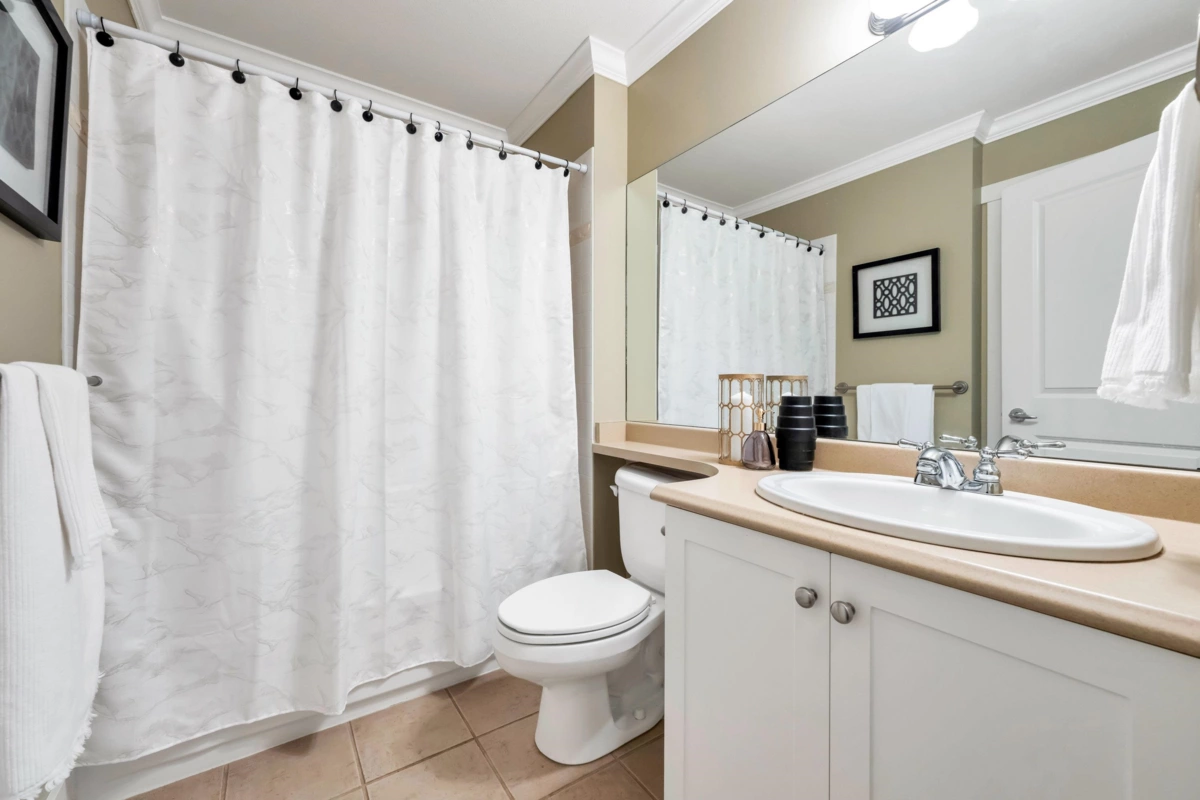 Entry Foyer Photo of 27 18088 8 Avenue, Surrey, BC