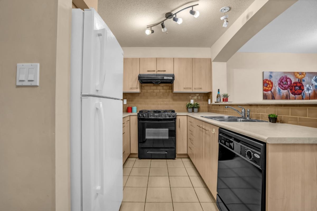 Primary Bathroom Photo of 2102 5113 Garden City Road, Richmond, BC