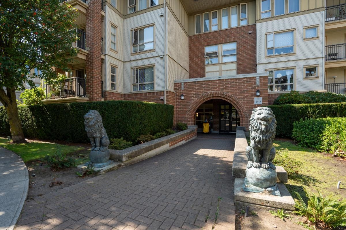 Staircase Photo of 2102 5113 Garden City Road, Richmond, BC
