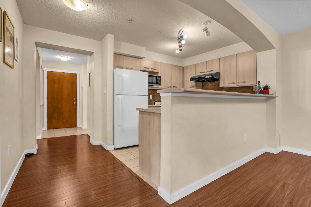 Walk-In Closet Photo of 2102 5113 Garden City Road, Richmond, BC