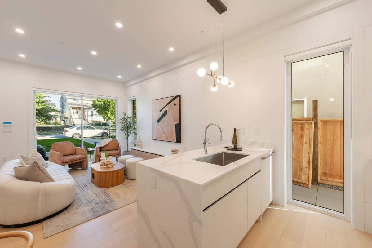 Breakfast Nook Photo of 1 6933 Prince Edward Street, Vancouver, BC