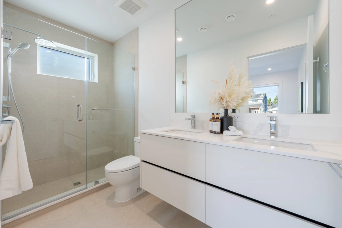 Entry Foyer Photo of 1 6933 Prince Edward Street, Vancouver, BC