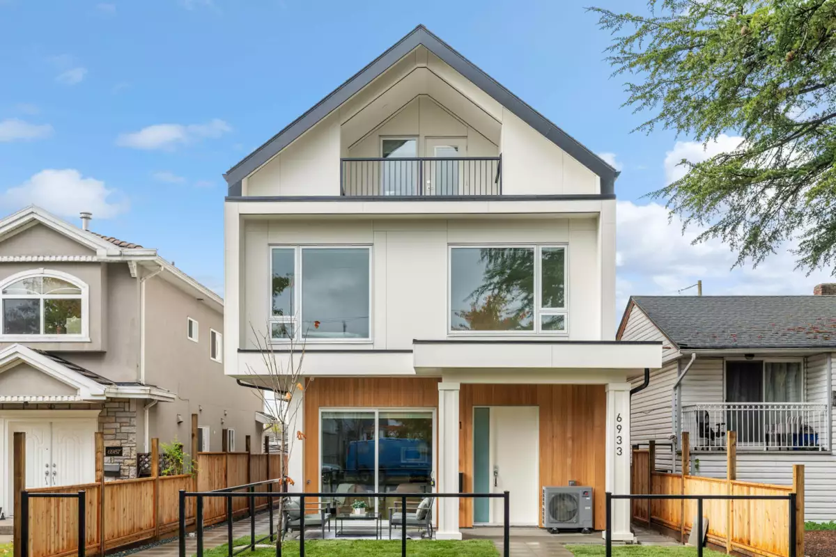 Exterior Front Photo of 1 6933 Prince Edward Street, Vancouver, BC