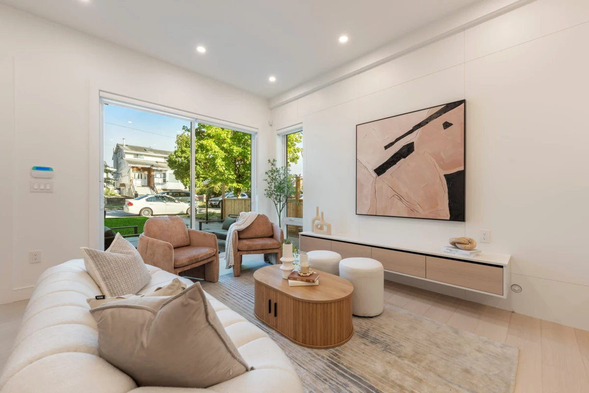 Family Room Photo of 1 6933 Prince Edward Street, Vancouver, BC