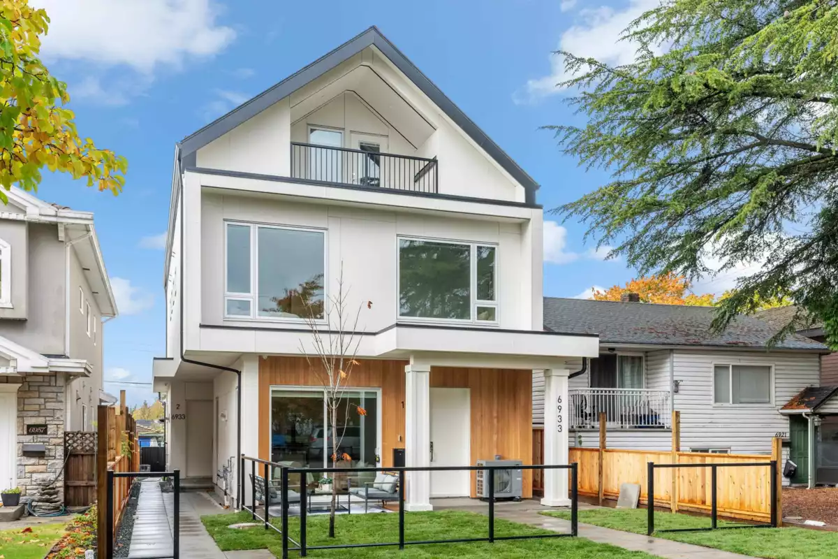 Fitness Center Photo Near 1 6933 Prince Edward Street, Vancouver, BC