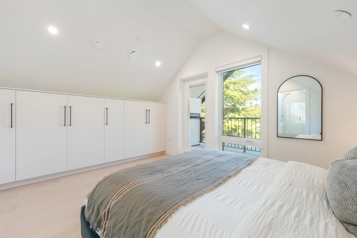 Front Yard Photo of 1 6933 Prince Edward Street, Vancouver, BC