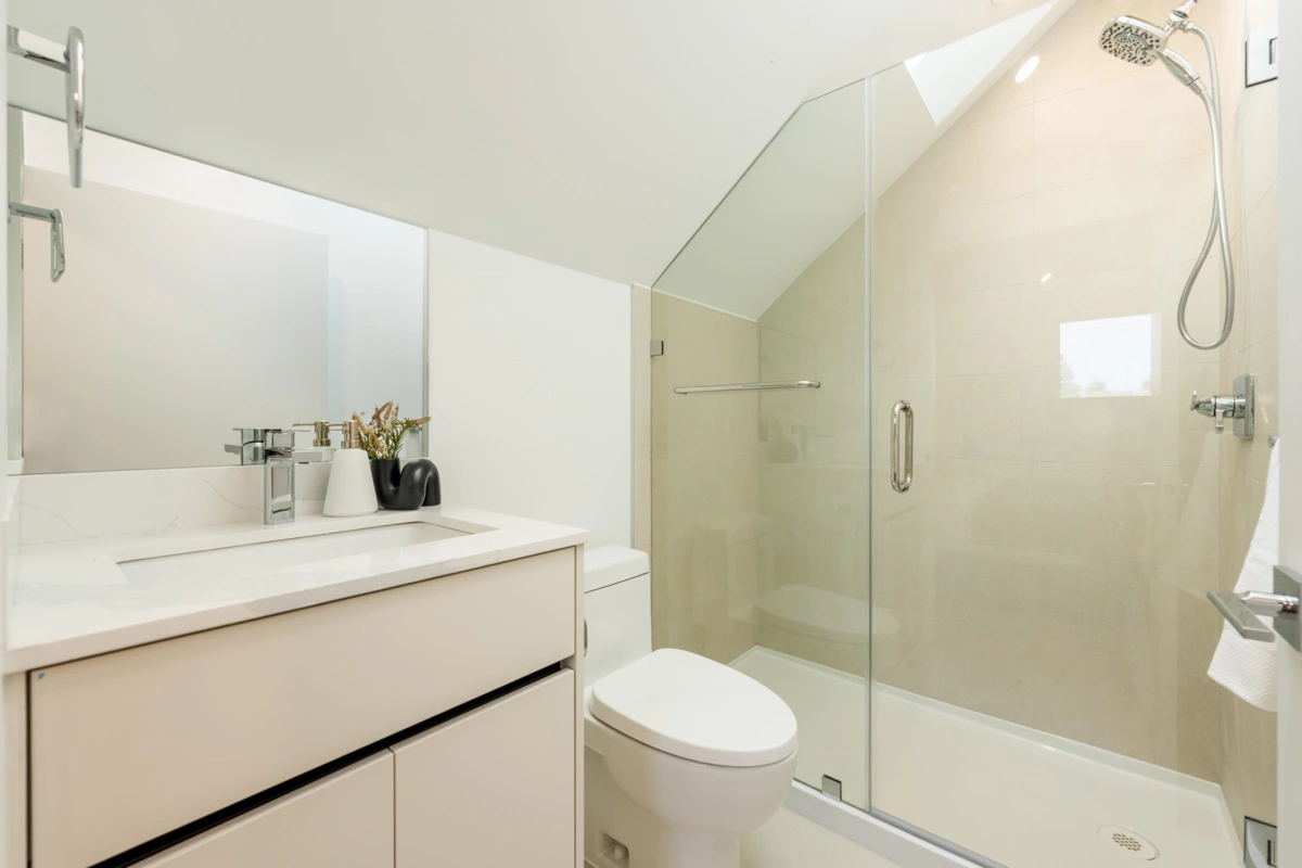 Garden / Landscaping Photo of 1 6933 Prince Edward Street, Vancouver, BC