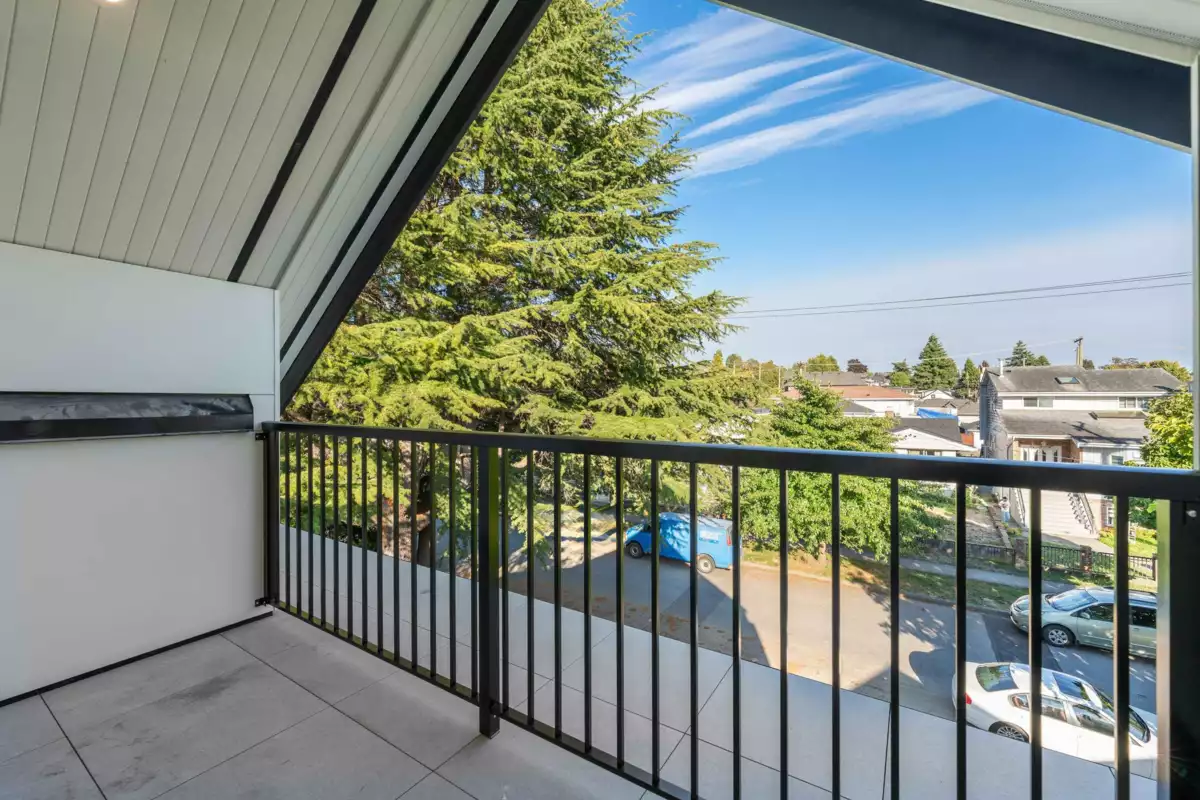 Hot Tub / Spa Photo of 1 6933 Prince Edward Street, Vancouver, BC