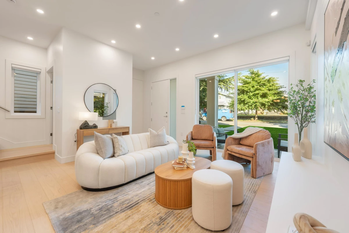 Kitchen Island Photo of 1 6933 Prince Edward Street, Vancouver, BC