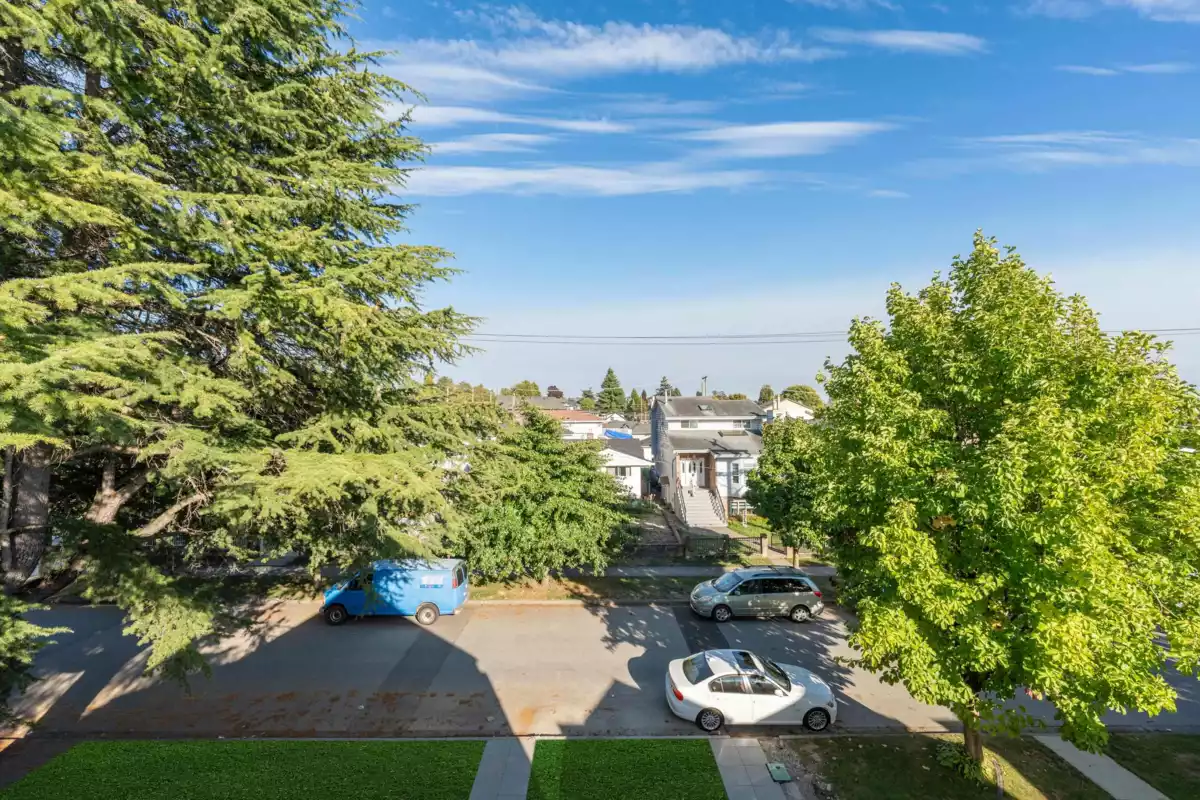 Outdoor Kitchen Photo of 1 6933 Prince Edward Street, Vancouver, BC