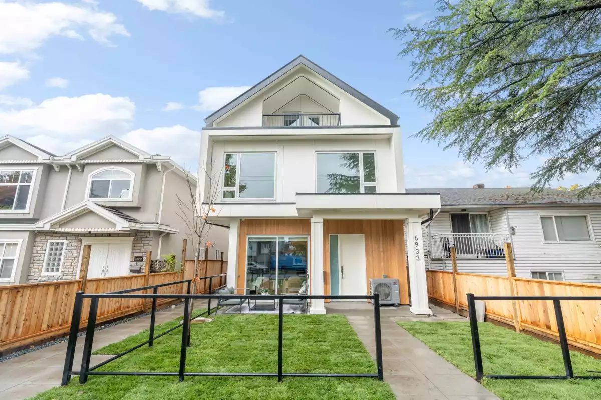 Playground / Recreational Area Near 1 6933 Prince Edward Street, Vancouver, BC