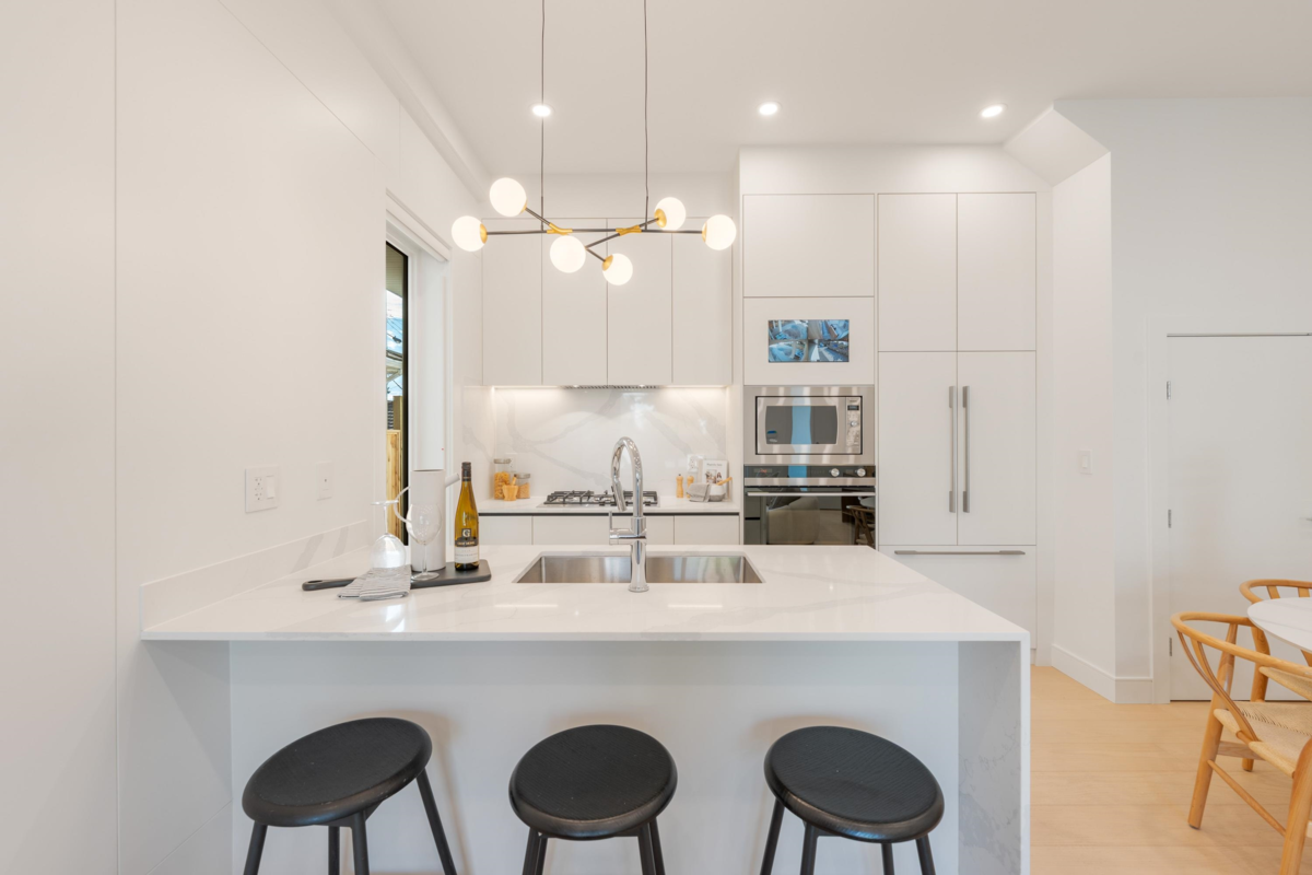 Primary Bathroom Photo of 1 6933 Prince Edward Street, Vancouver, BC