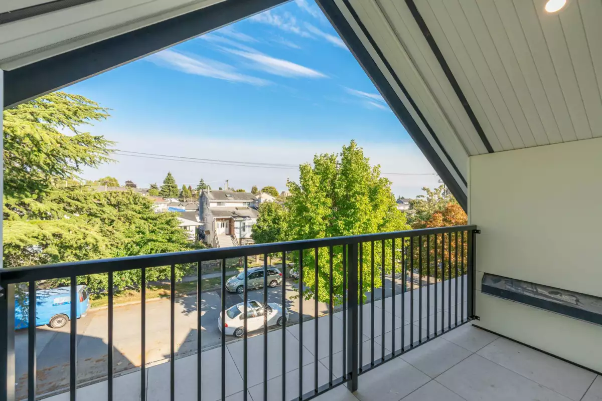 Swimming Pool Photo of 1 6933 Prince Edward Street, Vancouver, BC