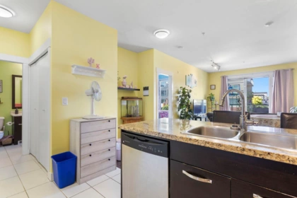 Primary Bedroom Photo of 203 33539 Holland Avenue, Abbotsford, BC