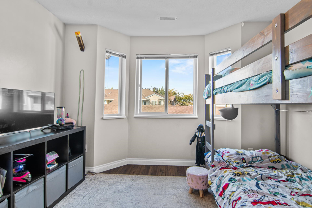 Front Yard Photo of 20 45435 Knight Road, Chilliwack, BC