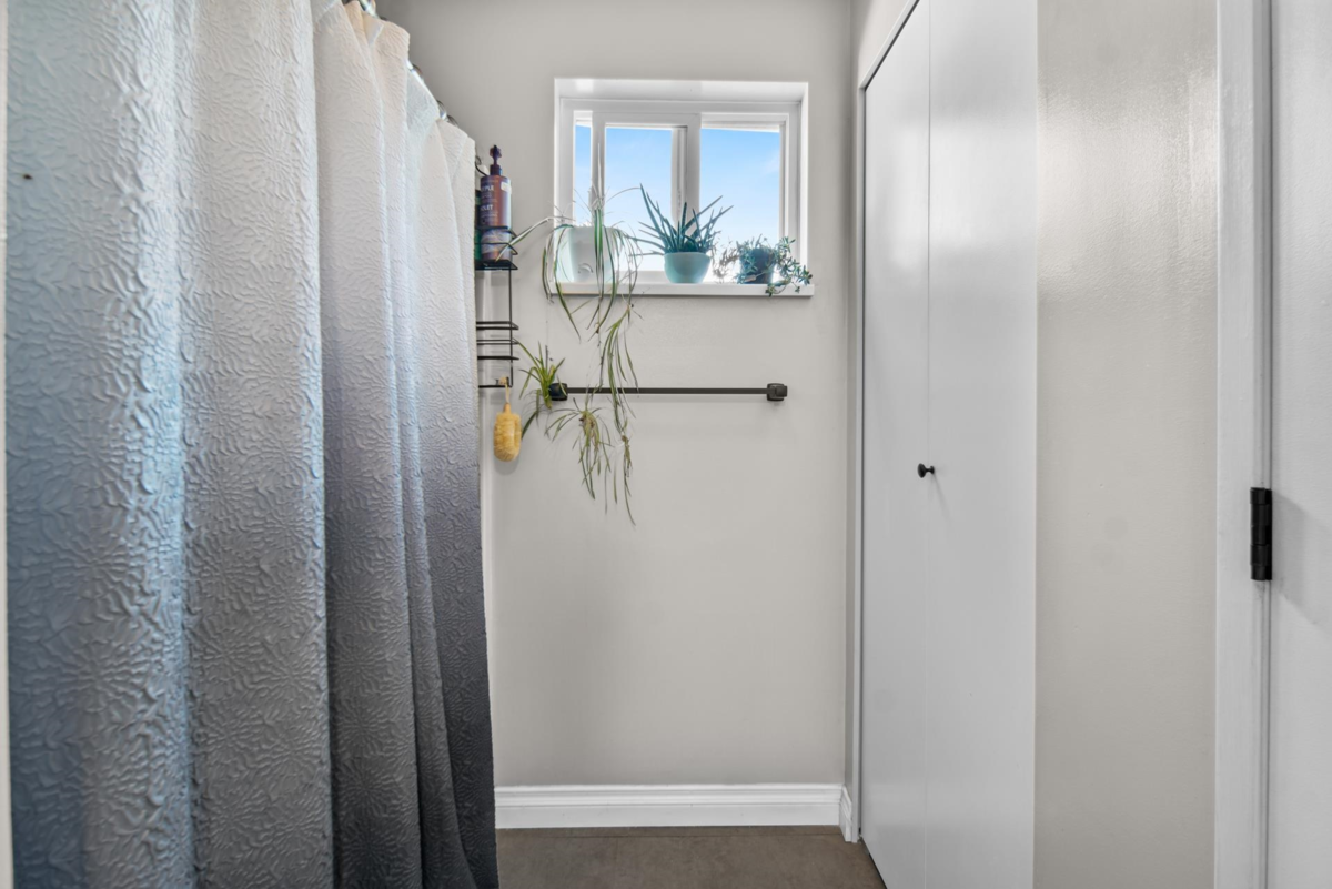 Hallway Photo of 20 45435 Knight Road, Chilliwack, BC