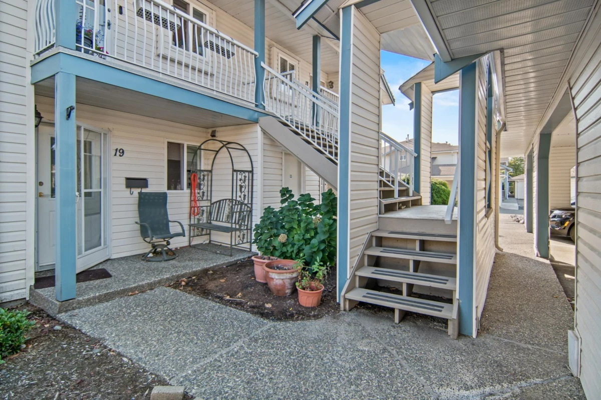 Hot Tub / Spa Photo of 20 45435 Knight Road, Chilliwack, BC