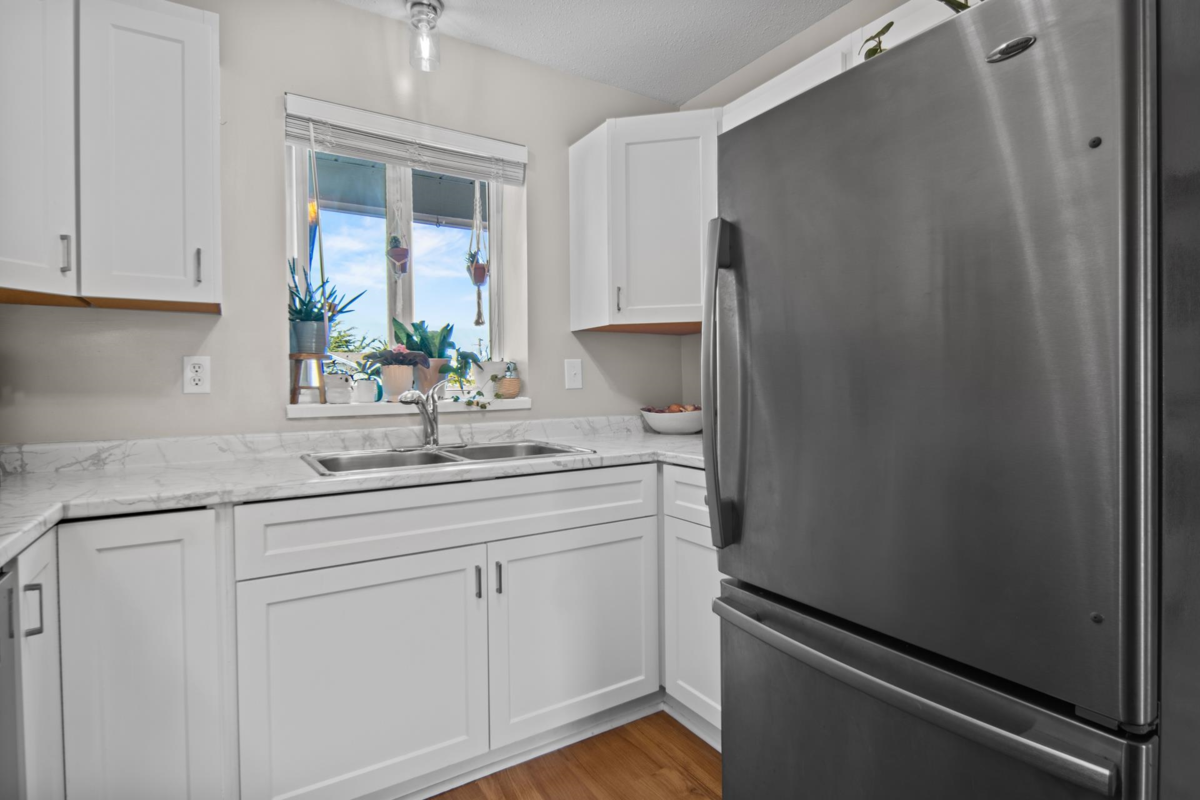 Kitchen Island Photo of 20 45435 Knight Road, Chilliwack, BC