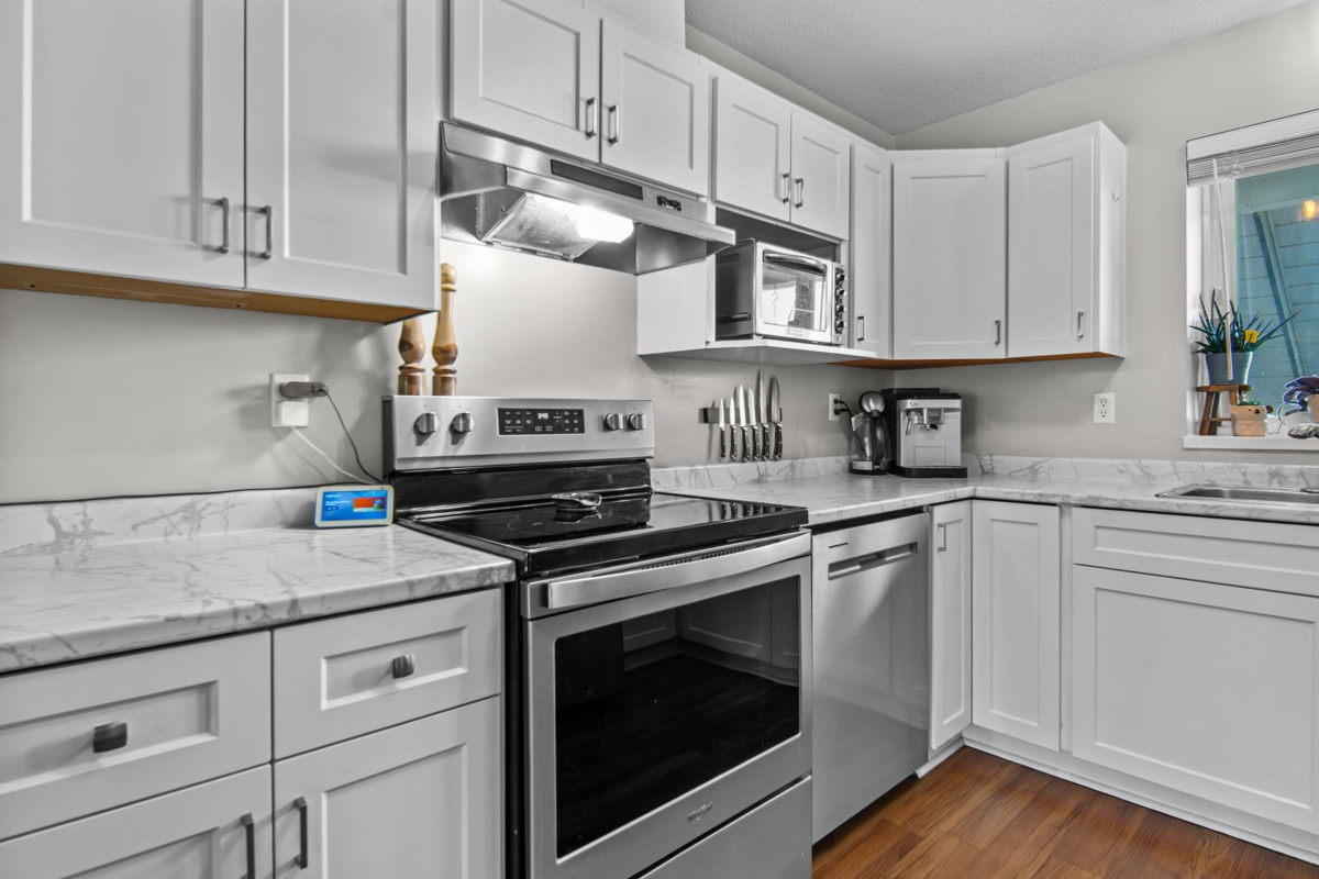 Kitchen Photo of 20 45435 Knight Road, Chilliwack, BC