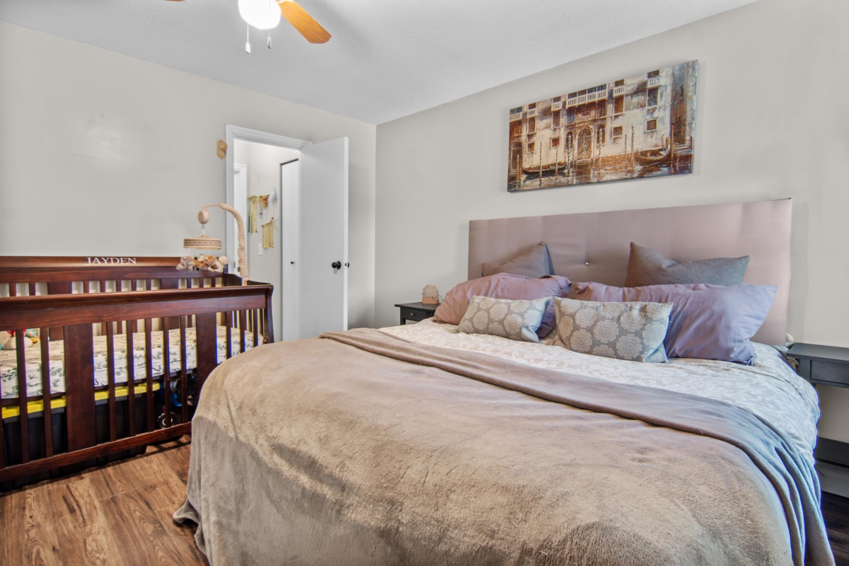 Laundry Room Photo of 20 45435 Knight Road, Chilliwack, BC