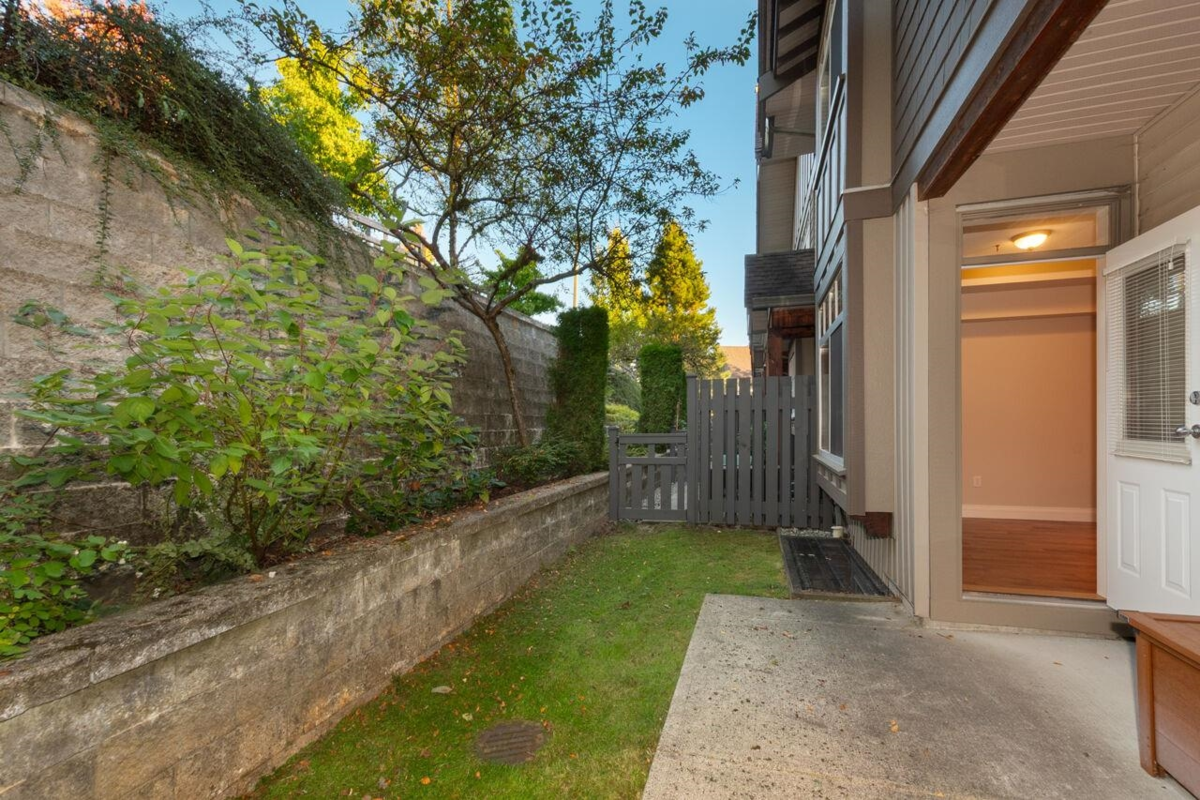 Front Yard Photo of 95 55 Hawthorn Drive, Port Moody, BC