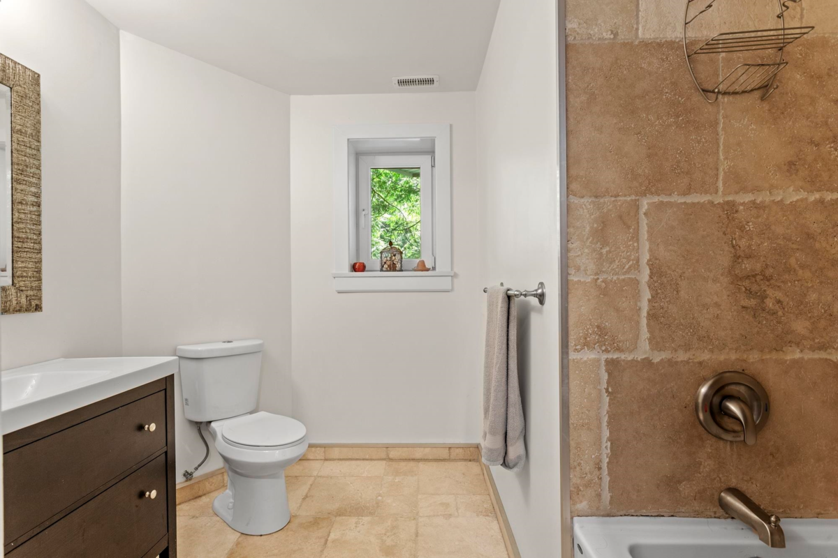 Aerial View of 220 Panorama Road, Lions Bay, BC V0N 2E0