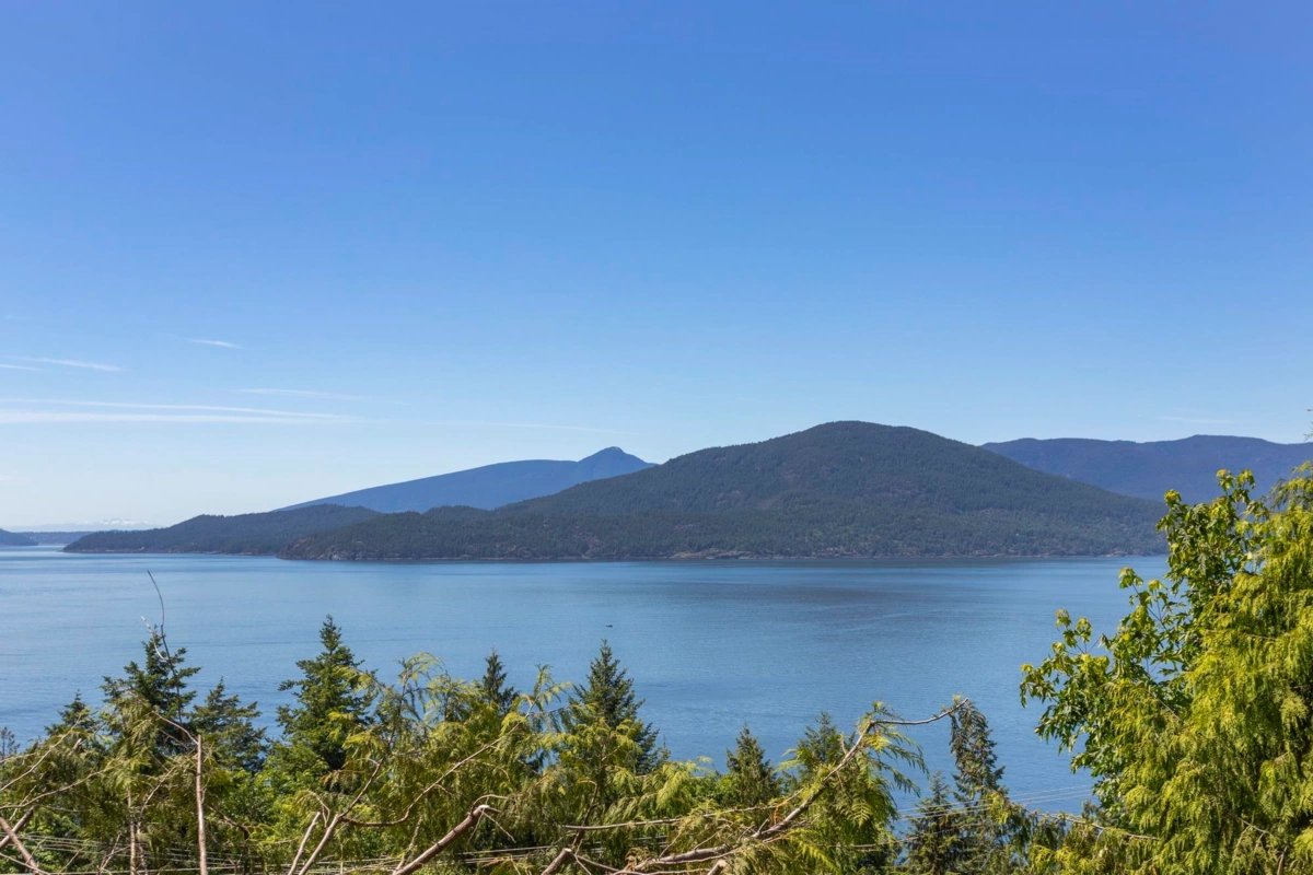 Backyard Photo of 220 Panorama Road, Lions Bay, BC V0N 2E0