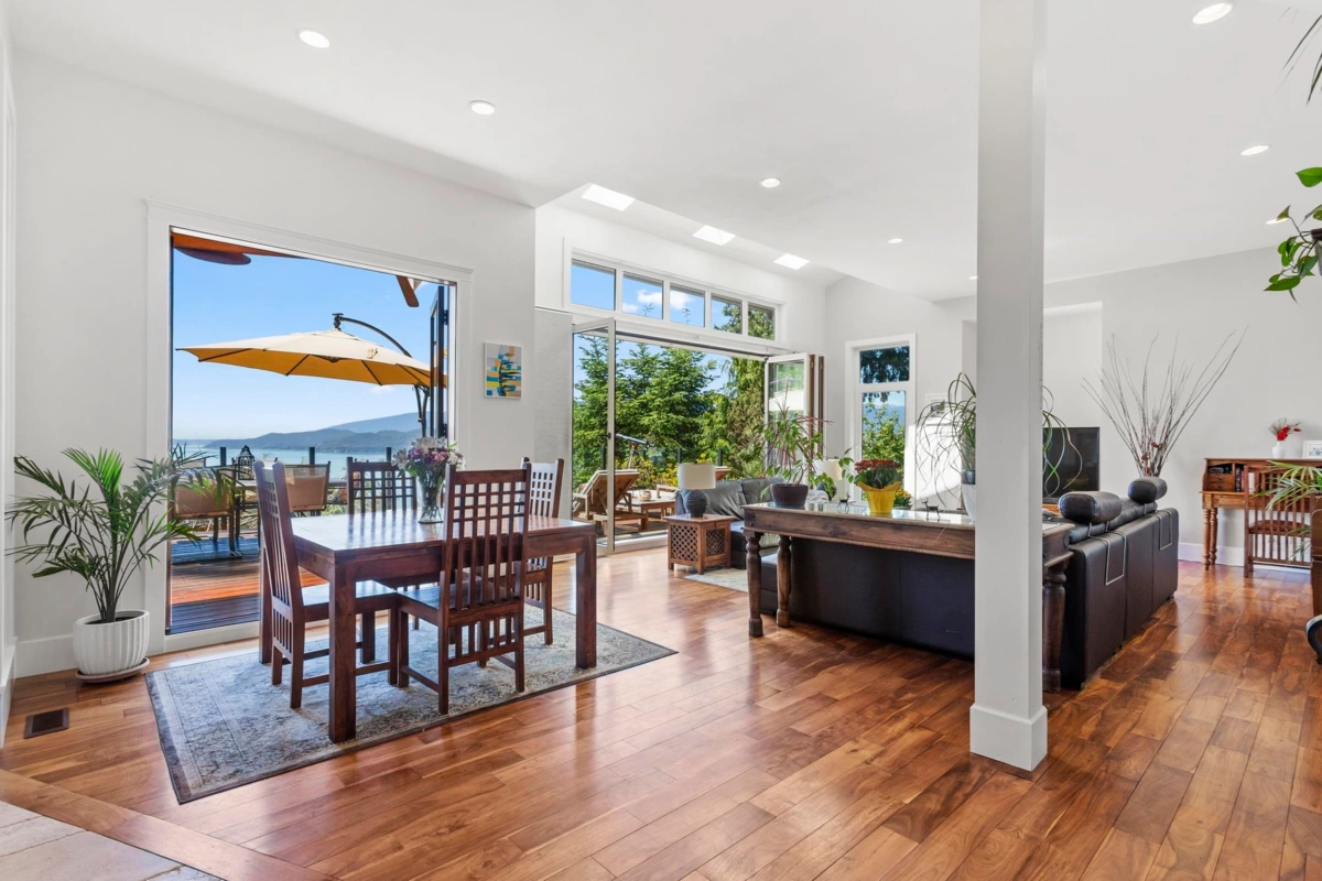 Breakfast Nook Photo of 220 Panorama Road, Lions Bay, BC V0N 2E0