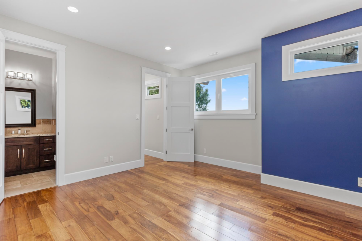 Front Yard Photo of 220 Panorama Road, Lions Bay, BC V0N 2E0