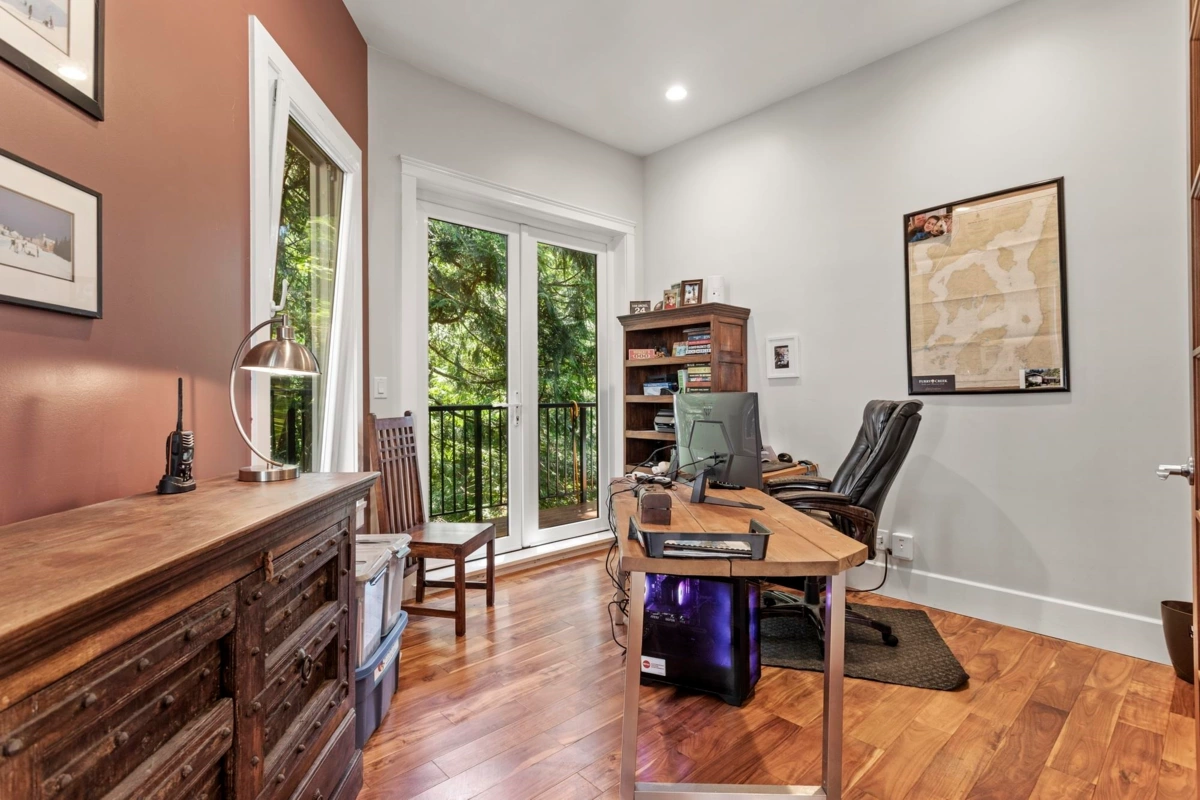 Guest Bathroom Photo of 220 Panorama Road, Lions Bay, BC V0N 2E0