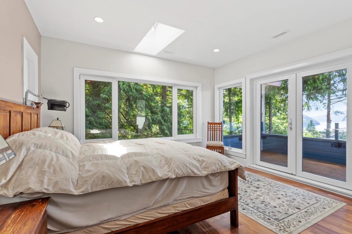 Hallway Photo of 220 Panorama Road, Lions Bay, BC V0N 2E0