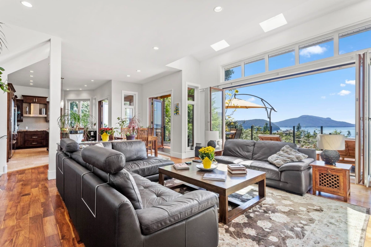 Kitchen Photo of 220 Panorama Road, Lions Bay, BC V0N 2E0