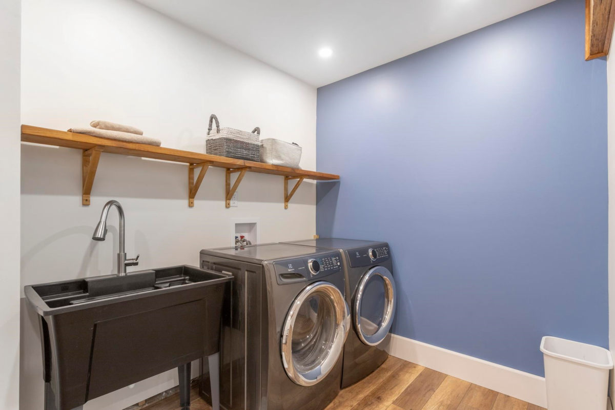 Laundry Room Photo of 220 Panorama Road, Lions Bay, BC V0N 2E0